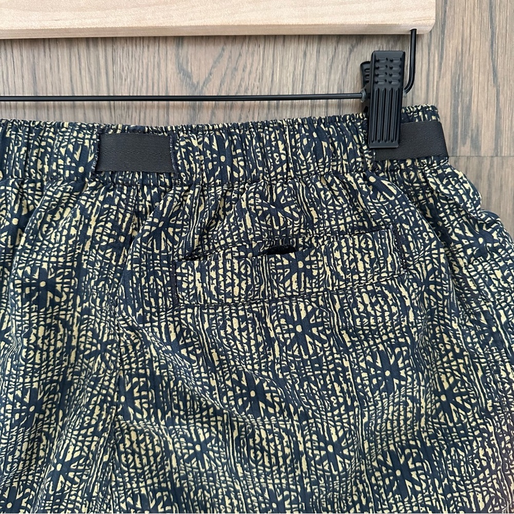 Vintage 1990s Patagonia River Shorts in Navy and Gold Abstract Print Size Large - Picture 8 of 8